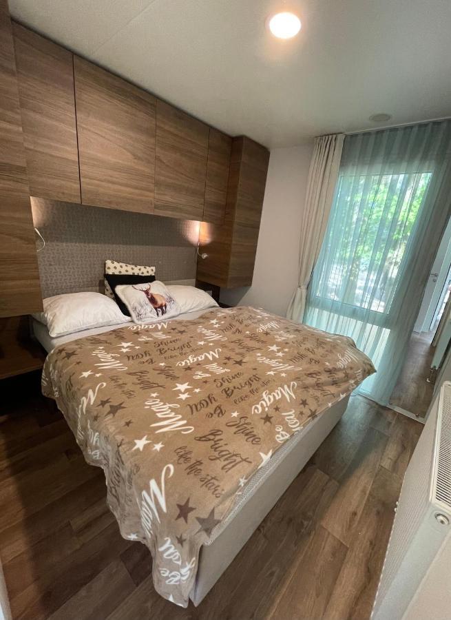 Chalet Het Edelhert Zutendaal Exteriör bild